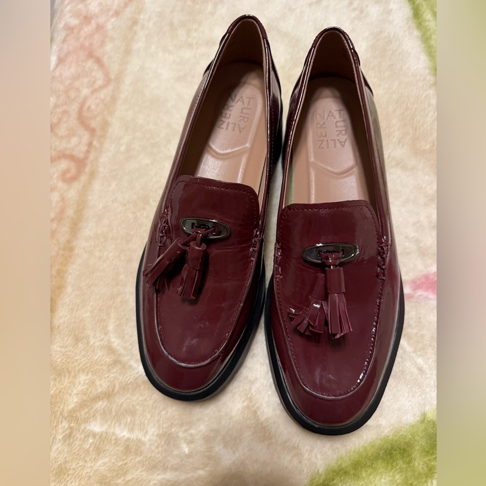 Naturalizer size 8.5 Women's Burgundy Loafers with Tassels - Picture 6 of 6